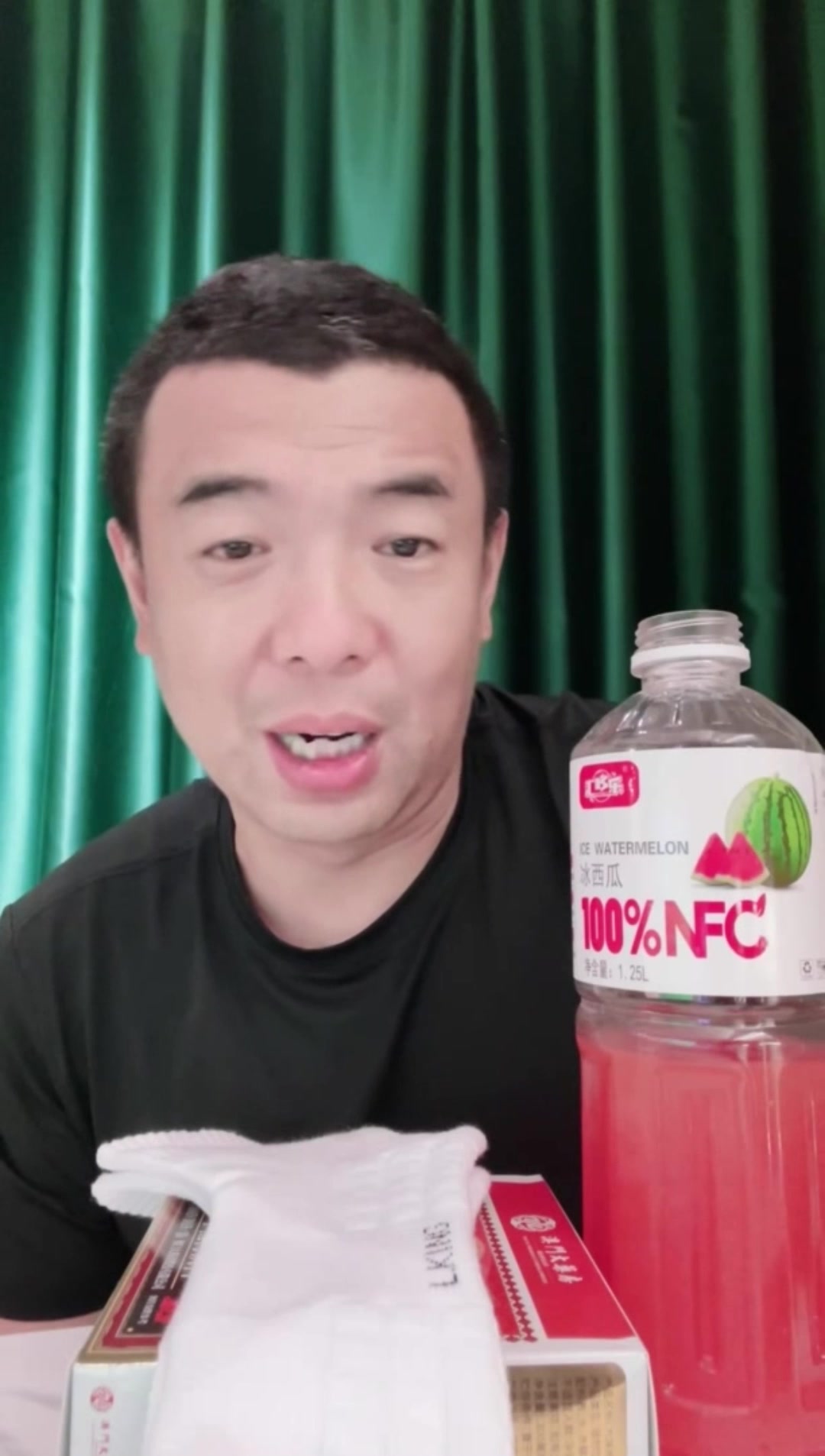 甲亢哥在卡拉格和亨利面签狂吹C罗，卡拉格：梅西赢了世界杯