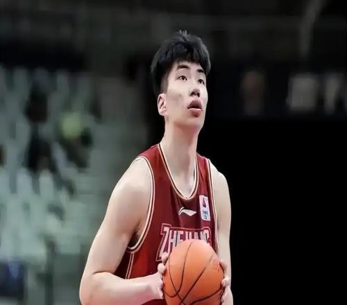 暂时离开CBA！余嘉豪留洋月薪约16710元，远低于在国内600万年薪
