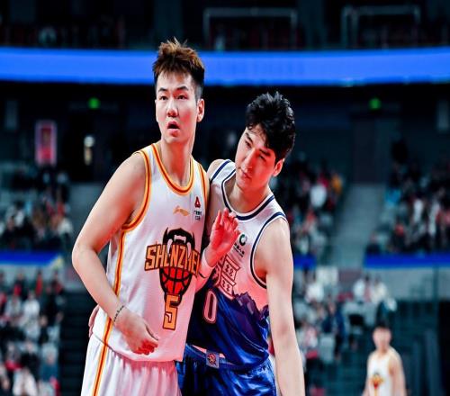 深圳队长续约两年，四川送CBA榜眼3年合同，北控找到替补后卫
