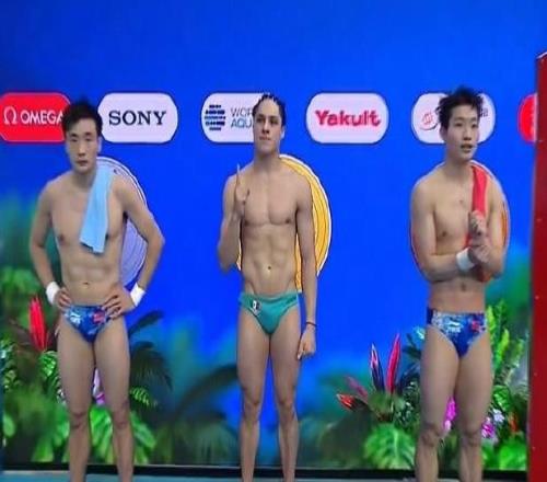 男子3米板:墨西哥选手夺冠,曹缘、王宗源分列二三名