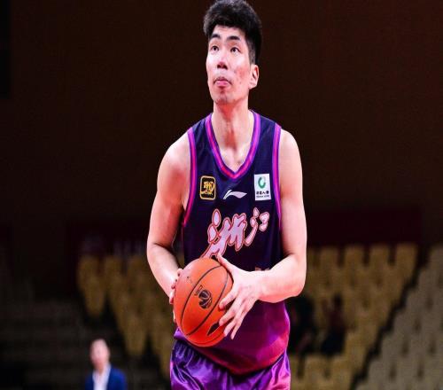 Respect！余嘉豪在毕尔巴鄂队月薪仅2000欧元若留CBA年薪600万