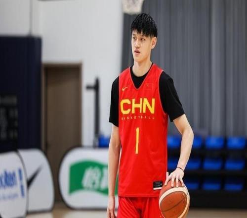 曾凡博与篮网签下训练营合同希望出战中国赛