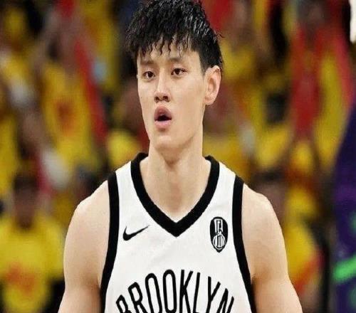 名记:篮网与中国球员曾凡博达成一份合同