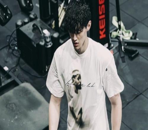 签篮网后,曾凡博晒训练照!体型精壮很多,后续会赴美试训!