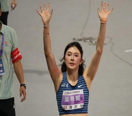 吴艳妮13秒15夺冠!林雨薇摔倒获第三,3大跨栏女神对决跌宕起伏