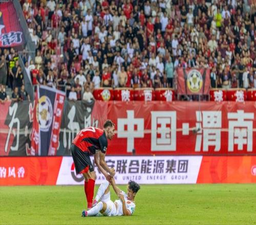 中甲球市惨淡,仅剩辽宁支撑,场均5000人不如苏超,最少刚过1000