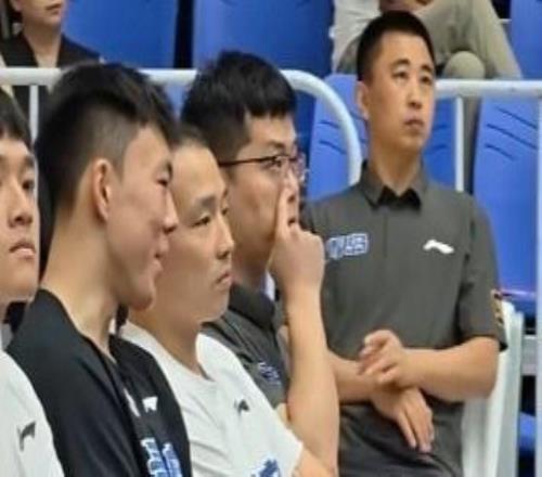 媒体人:浙江队利用自身缺陷&王奕博双重身份限制他很难让人共情