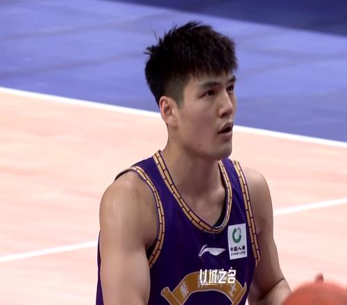 CBA名记：广东队送出高工资+高额转会费，签约陈国豪