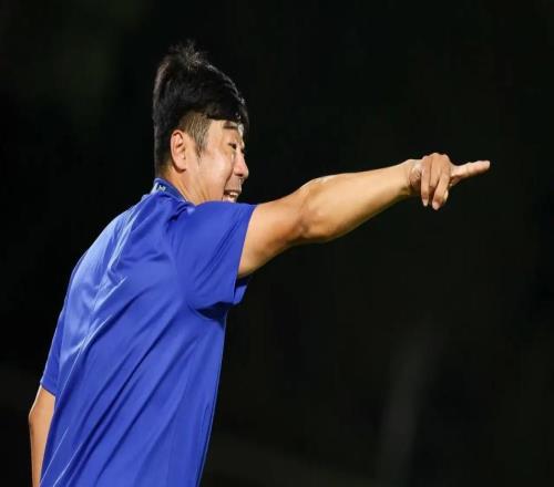韩鹏鲁莽1招,泰山险情不断!中超关键1战:克雷桑怒吼,破15轮荒