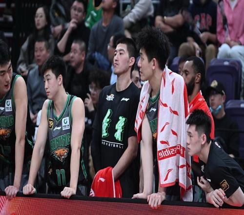 辽篮第4外援定了!3个老面孔,只有弗格出局,杨鸣下调赛季目标