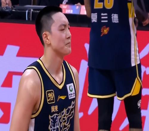 广东队的新领袖CBA顶级锋线正式“上位”,朱芳雨全力倾囊相授