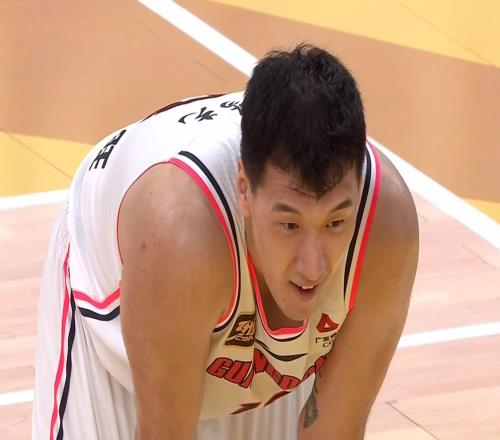 保底总决赛!CBA顶级锋线将成广东队大腿,杜锋为他放弃崔永熙