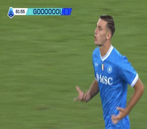 助球队4战全胜领跑，洛伦佐卢卡斩获那不勒斯生涯处子球