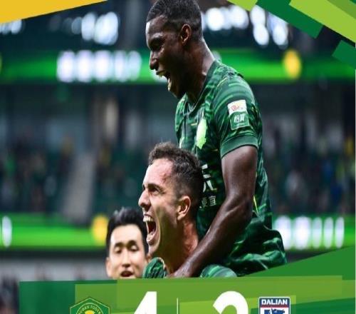 中超联赛第26轮北京国安主场4比2战胜大连英博海发