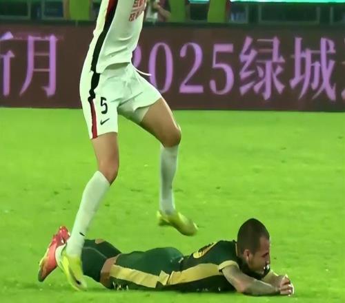 中超争冠格局巨变!海港独霸榜首,成都丢分仍有希望,申花仍陪跑