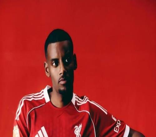 还需磨合！伊萨克本场射正、关键传球、成功过人等多项数据挂零