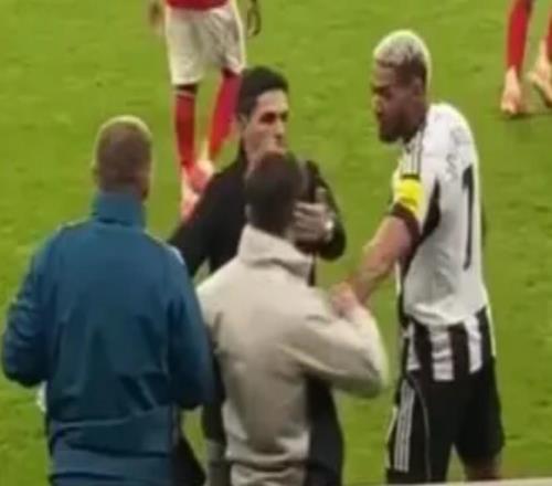 不和谐，乔林顿赛后推搡阿森纳助教，阿尔特塔上前息事宁人