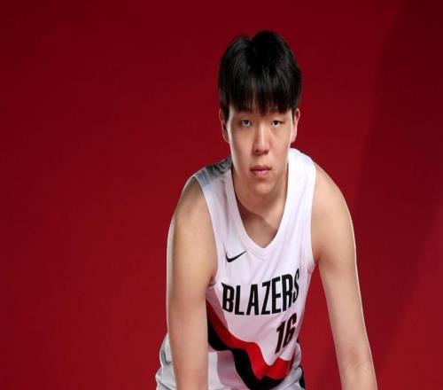 利拉德：杨瀚森让我印象深刻的是他对比赛的感觉