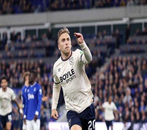 鲍文成为英超联赛首位在希尔迪金森球场进球的客队球员