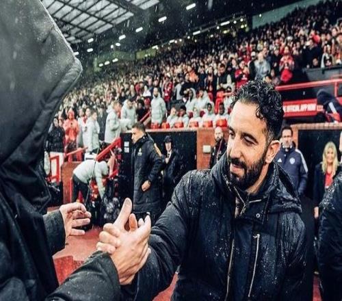 太阳报：曼联球员对于球队本赛季状态下滑之快感到震惊