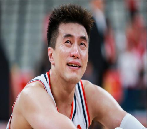 养伤只是借口郭艾伦多次现身商业活动却不归队，难怪辽篮交易他