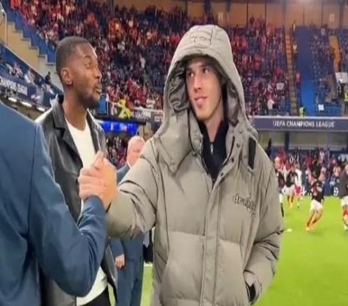 哥们有点冷，太阳报：帕尔默身着厚实外套观赛引来球迷调侃