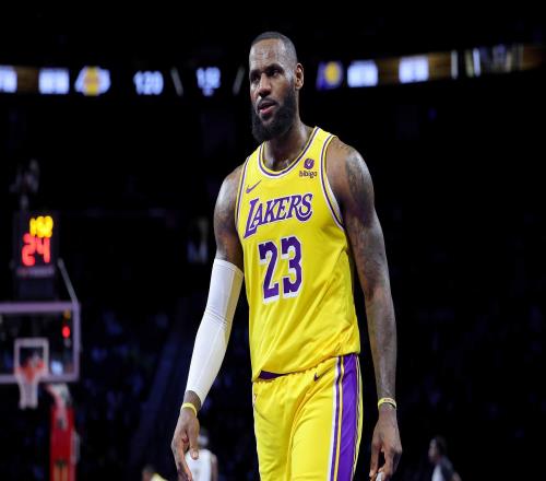 詹姆斯：如今大部分球员都能飞天遁地，而我刚入行时屈指可数