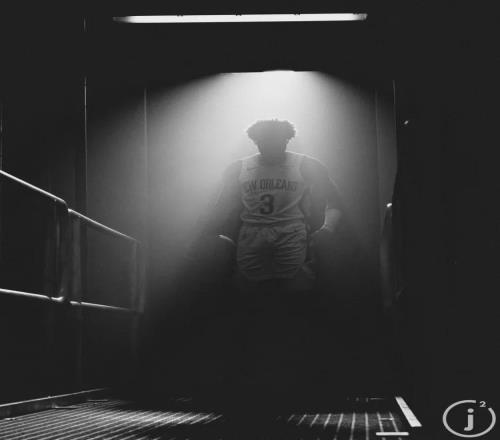 麻了麻了！首秀三分球6中1！NBA冠军后卫联手锡安