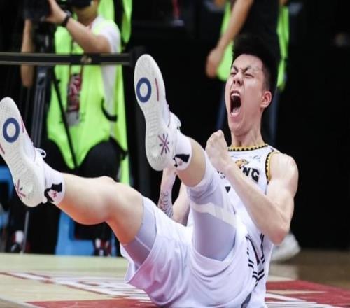 CBA第一黑马被广厦掀翻！辽宁或成最大赢家：送走张镇麟赚大发了