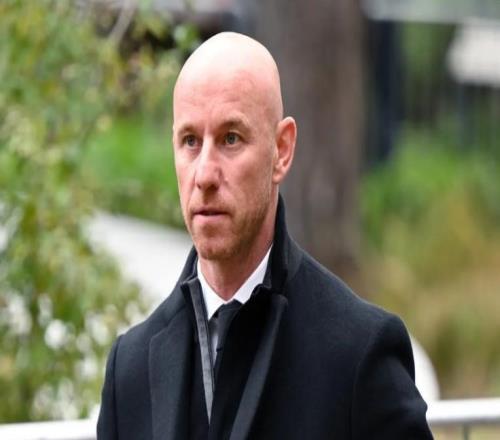 太阳报：曼联名宿巴特3年前驾车致人骨折，面临巨额民事赔偿