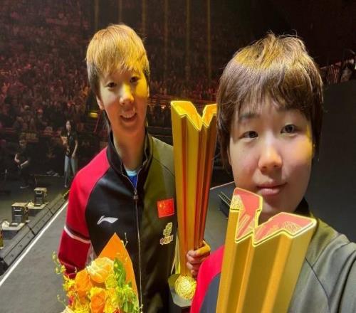 王曼昱蒯曼31战胜早田希娜朱芊曦，夺得中国大满贯女双冠军