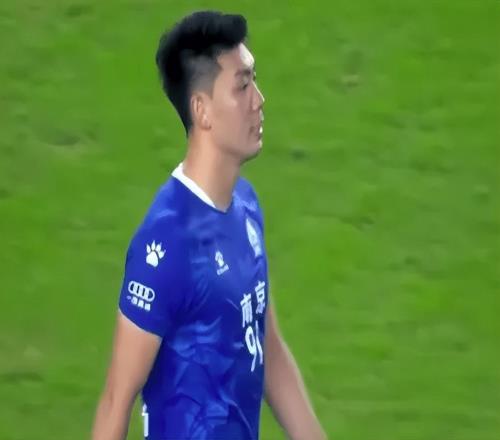 中超球员踢不了苏超海牛10号坑哭南京：补时送点点球大战丢点