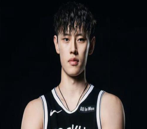 领先40分都不用曾凡博空坐板凳，篮网队太过分了