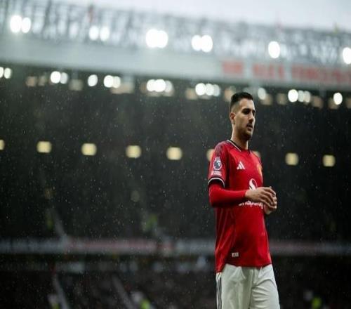 触球次数少于门将！曼联多面手表现挣扎唯一亮点竟是手抛球