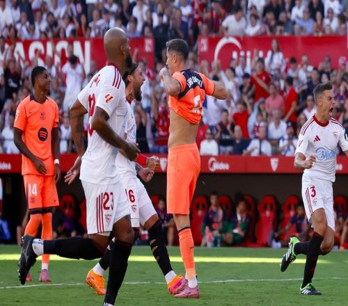 弗里克都看傻了！揪出巴萨头号罪人：37岁莱万6数据挂零罚丢点球