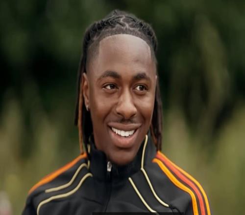 埃泽：妻子常跟我聊普通人的生活，这会让我跳出球员的泡泡