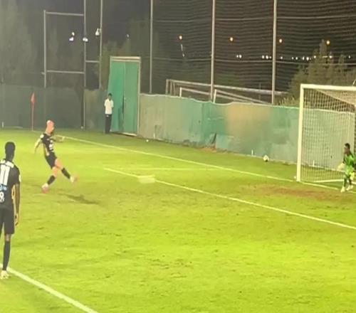 谢尔维以队长身份率阿拉伯猎鹰获胜，但他罚丢一粒点球