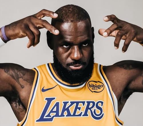 仅差49场！仅差57个！老詹迎来神级里程碑，最后一舞为时尚早