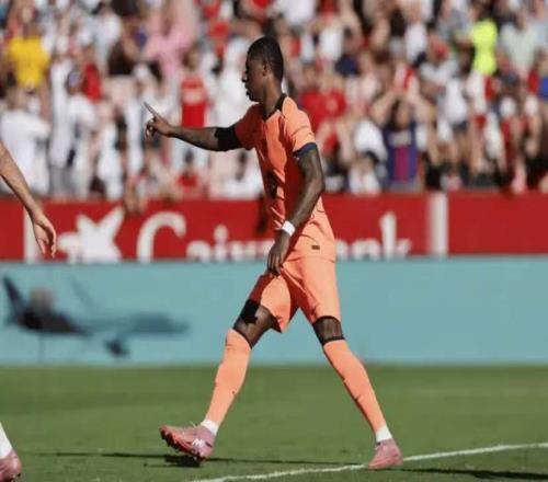 巴萨惨败塞维利亚，他是唯一遮羞布