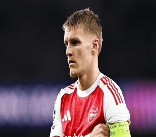 小队长膝盖受伤,塔帅独自叹息:阿森纳争冠路上的绊脚石来了