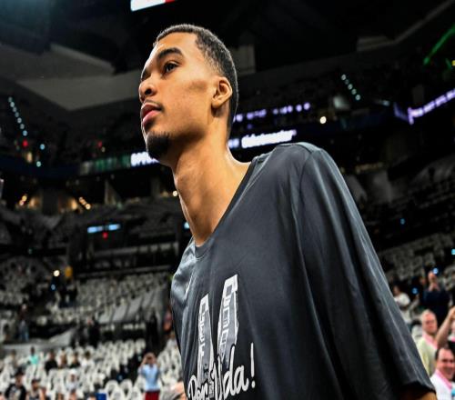 文班亚马：新赛季力量有了更多控制力，不会被推来推去