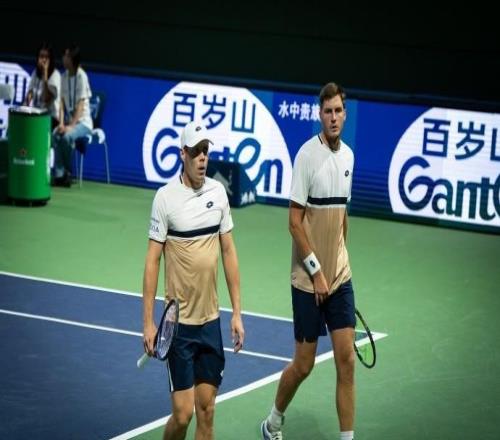 布云朝克特何承叡错失赛点12惜败对手，无缘上海大师赛八强