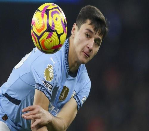 天空体育：胡桑诺夫表现出色，曼城引进右后卫计划放缓