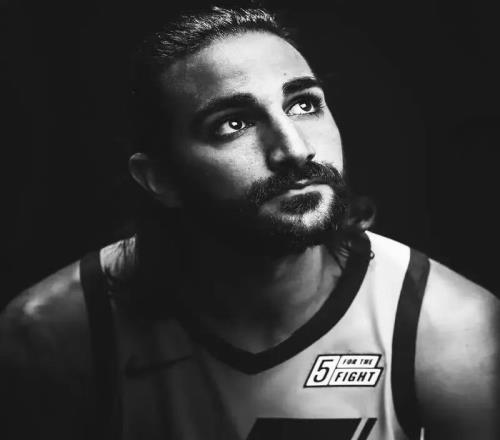 重生！35岁老将迎第二春，首秀19分钟独揽18分，精神问题又咋样