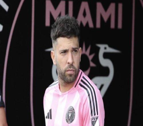 追随布教授，阿尔瓦宣布季终退役