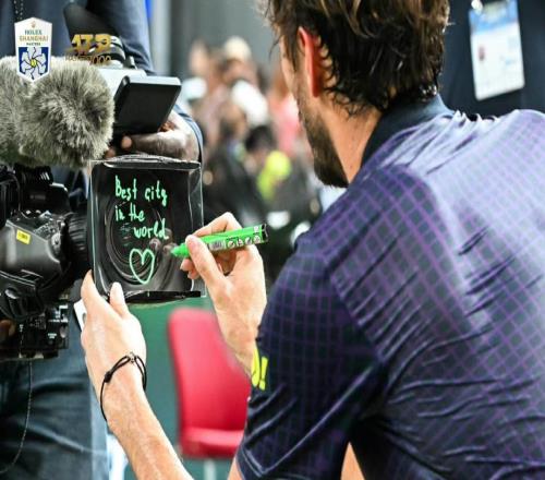 上海大师赛八强战争夺激烈：德约竭尽全力，梅总小黑涉险！