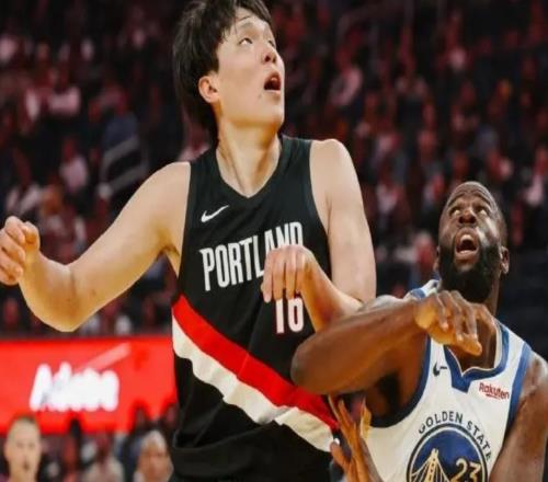 杨瀚森首秀谁注意这两细节比卢普斯耐心指导,本人失落退场!