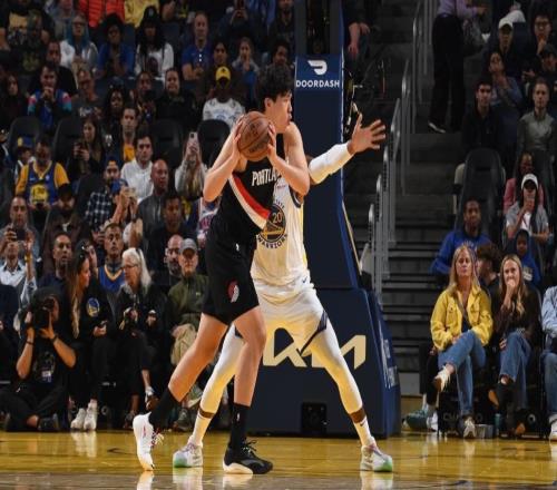 2大镜头，令人愤怒！杨瀚森：没能逃过姚明的痛苦回忆