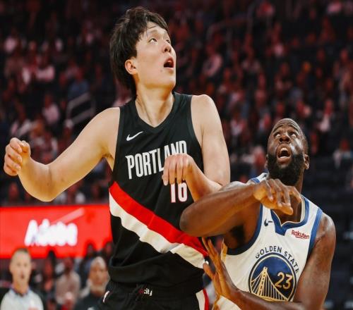 4分4板4失误，杨瀚森首秀6犯吞逆转！面临4项挑战也收获一大利好