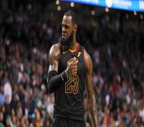 美国媒体：詹姆斯18年首轮场均34.4分！其他首发共34.9分！